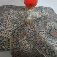 رومیزی پذیرایی ترمه طرح #خوشه زیبا و بی نظیر رنگ لمه با دو تا عسلی برای هنر دوستان عزیزو با سلیقه