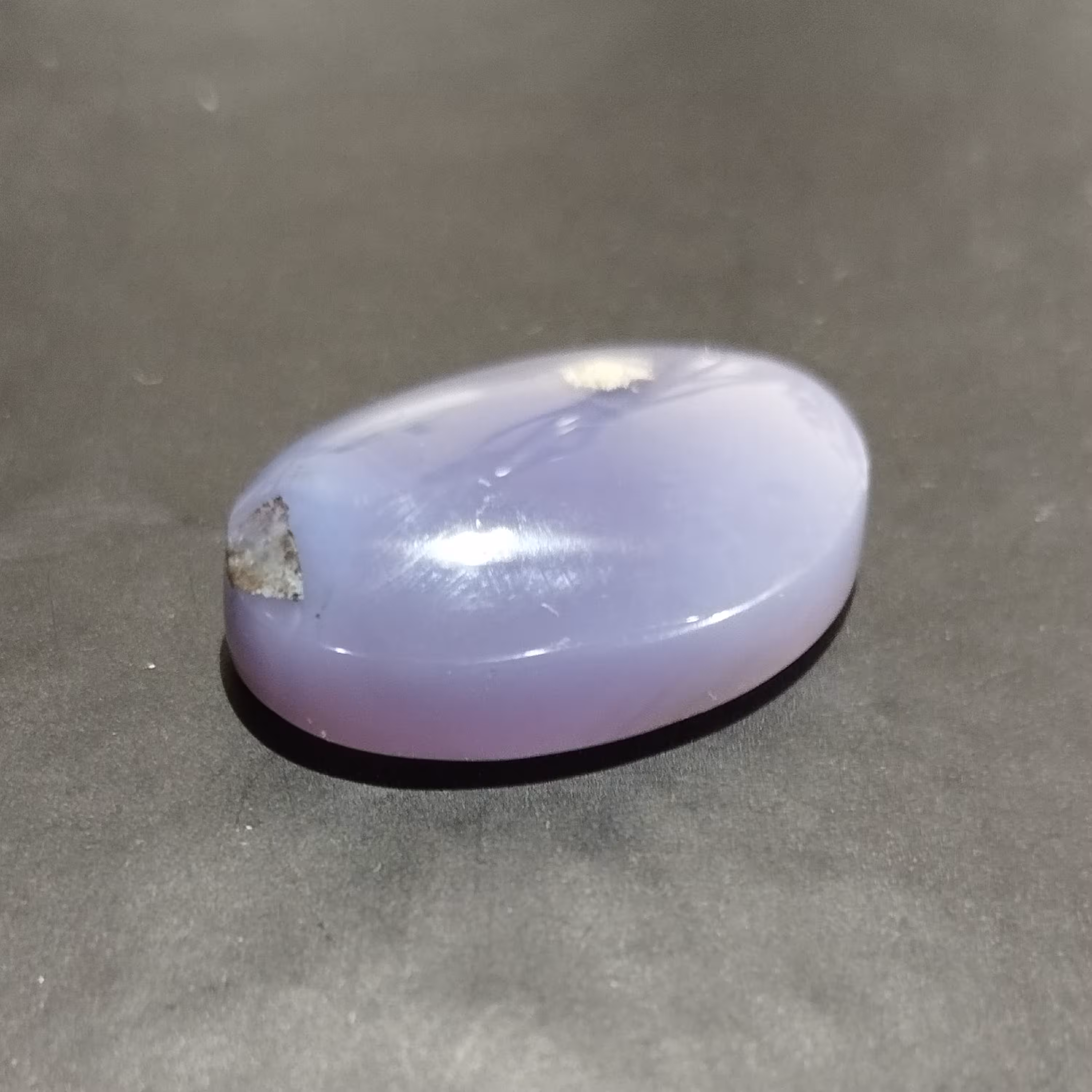 نگین عقیق سوسنی دستساز قد 27 پهنا 18 