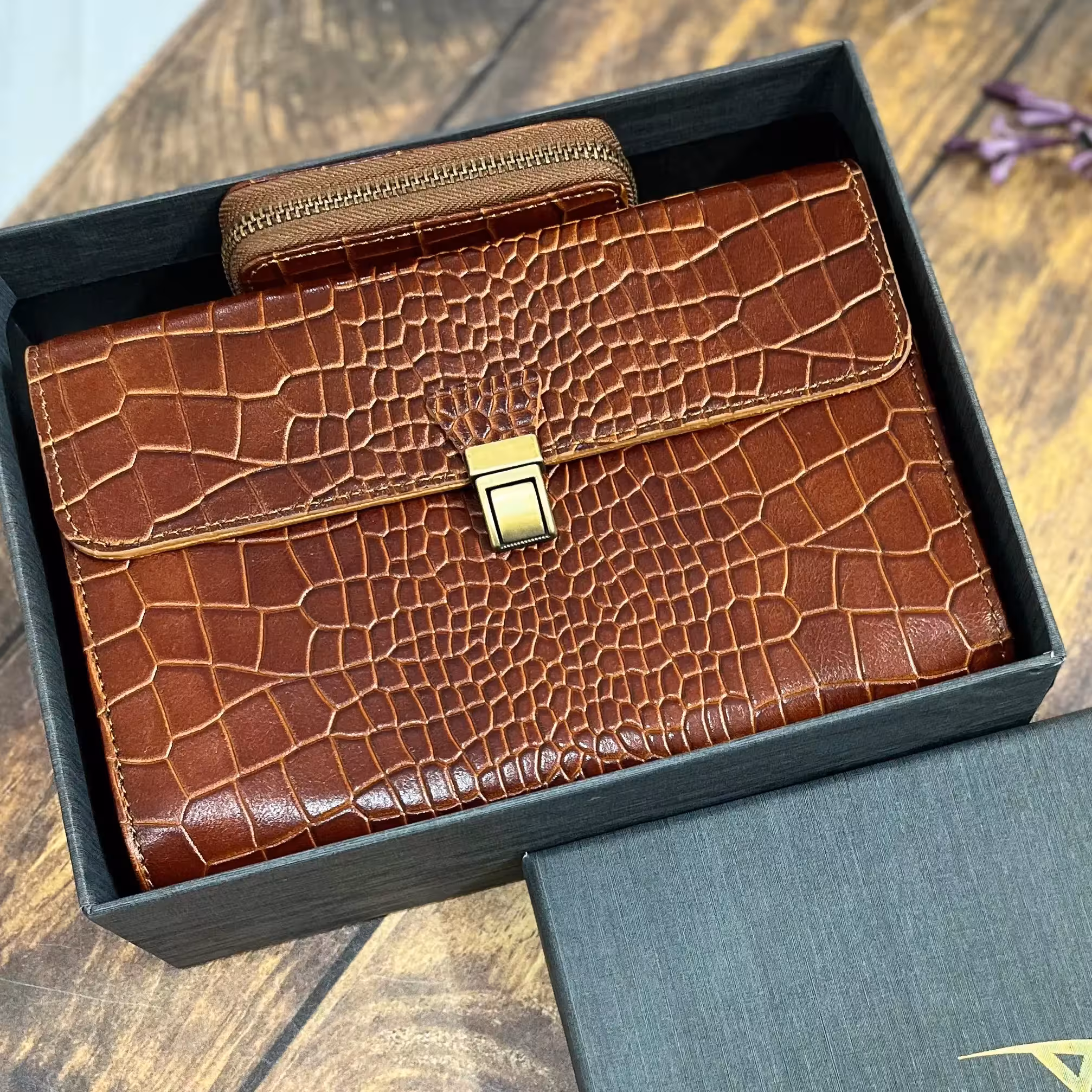 پک هدیه ست کیف پاسپورتی و جاکارتی آکاردئونی دیاکو چرم طییعی