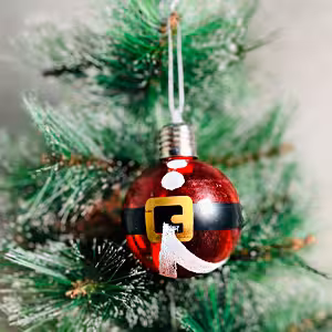 اویز گوی چراغدار طرح لباس بابانوئل 7 سانت