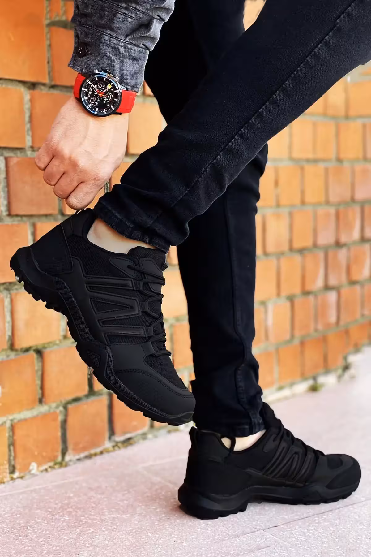 کفش های مردانه در فضای باز سیاه و سفید – 2619