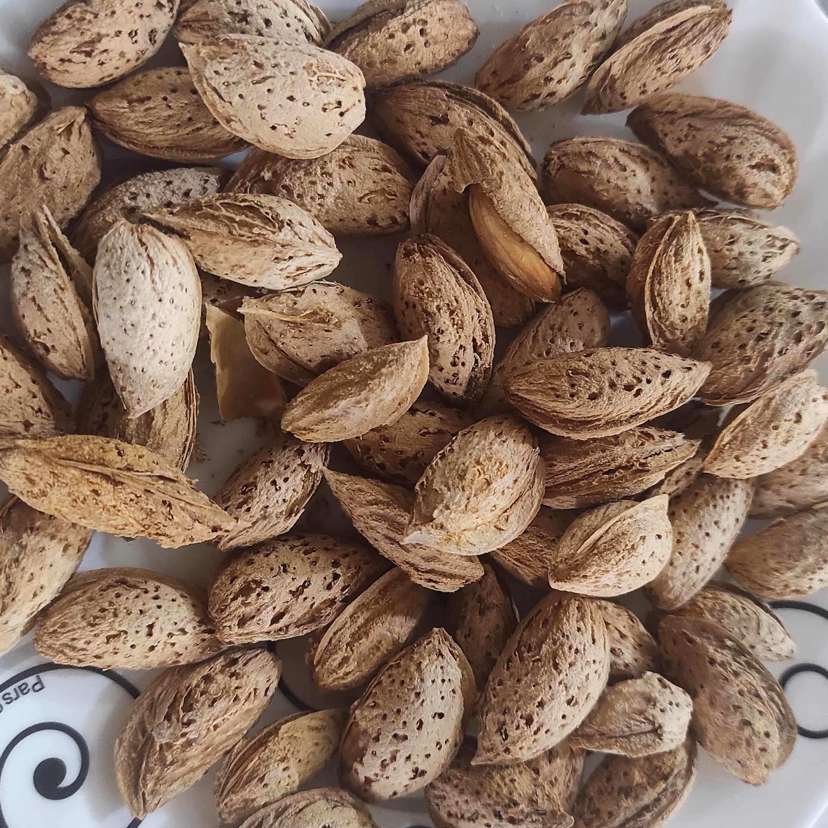 بادام پوست کاغذی منقا درجه یک
