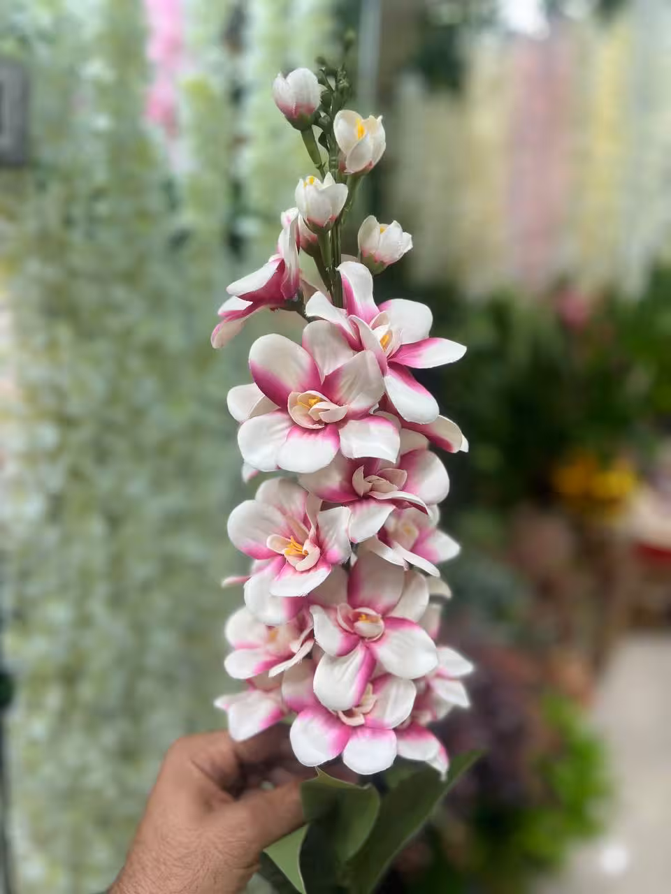 گل مصنوعی شببو رنگ سفید بنفش