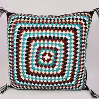 دوعددکوســـن بافتـنی چندرنـــــگ مناسب ست کردن انواع مبـــــلمان  به همراه  دوعددکوسن کوچک ونقلی  اشانتیون 