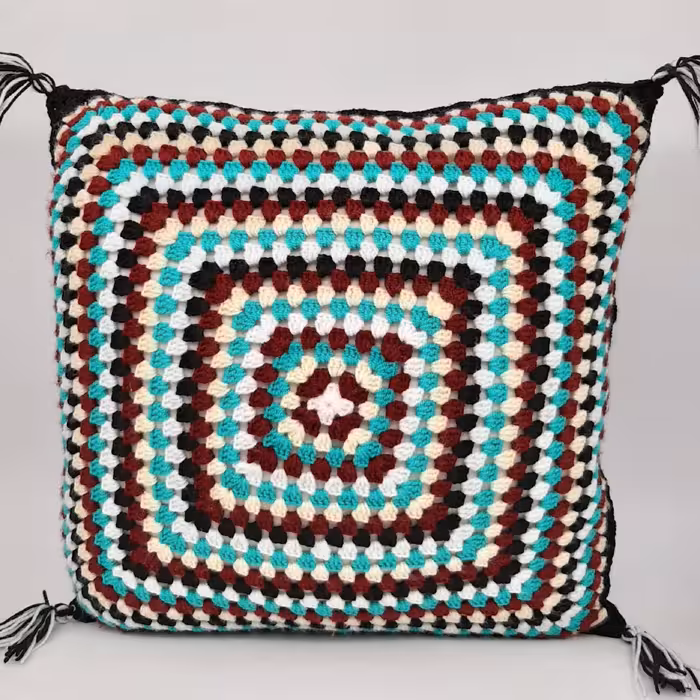 دوعددکوســـن بافتـنی چندرنـــــگ مناسب ست کردن انواع مبـــــلمان  به همراه  دوعددکوسن کوچک ونقلی  اشانتیون 