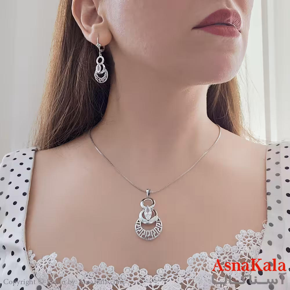 نیم ست زنانه ژوپینگ مدل ورساچه نگین شامل گوشواره و گردنبند طرح طلا کد NIM14552W