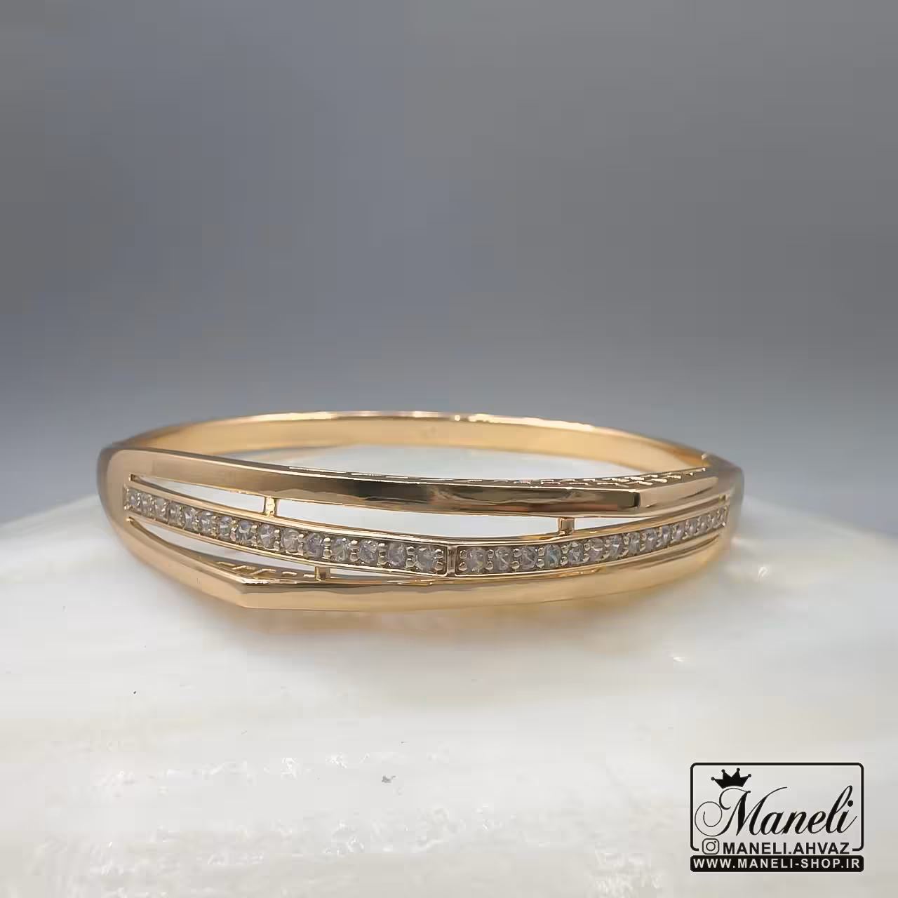 دستبند زنانه ژوپینگ نگین دار طرح برجسته|140406132