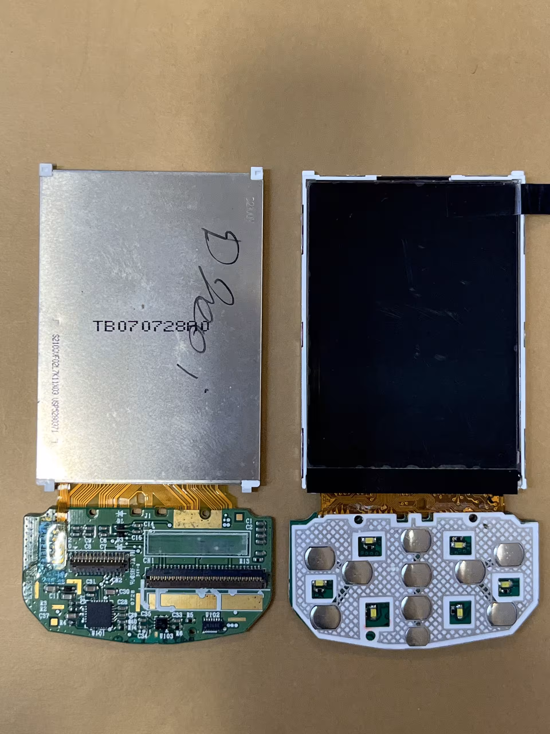 ال سی دی سامسونگ LCD SAMSUNG D900i ( نو آکبند) اصلی شرکتی با برد بالا &#8220;اصالت کالا&#8221;:&#8221;اصلی &#8220;