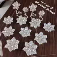 هفت سین گل کریستالی به همراه یک جفت شمعدان گل کریستالی زیبا (استند دو کاره)، مجموعه 9 عددی، رنگ صدفی-لب طلایی.