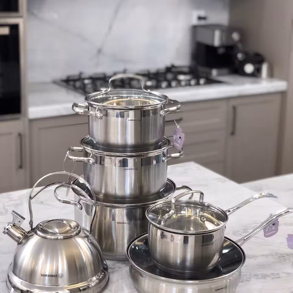 سرویس 12پارچه کوکماز جنس استیل ساخت ترکیه درب پیرکس قابلمه ها سایز 162024شیرجوش سایز 14تابه سایز 24کتری 3لیتری 