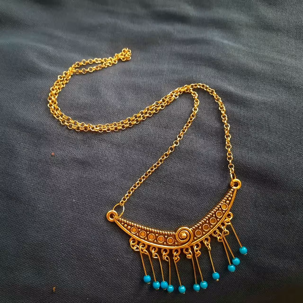 گردنبند زیبا و جذاب برنزی طرح ماه( اکسسوری،رومانتویی،گیفت،آویز)