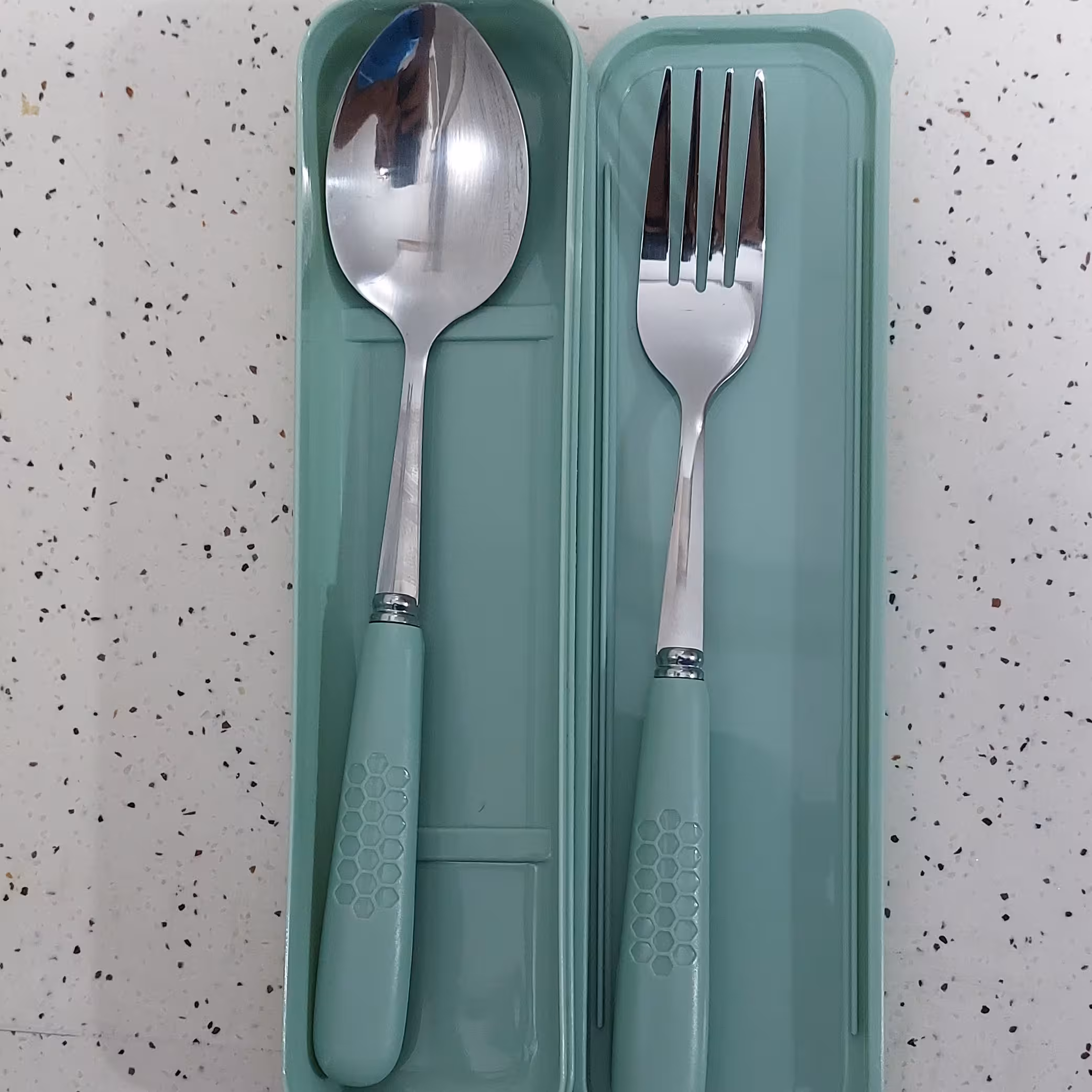 قاشق چنگال استیل کودک جعبه دار سبز رنگ مناسب مدرسه و مسافرت