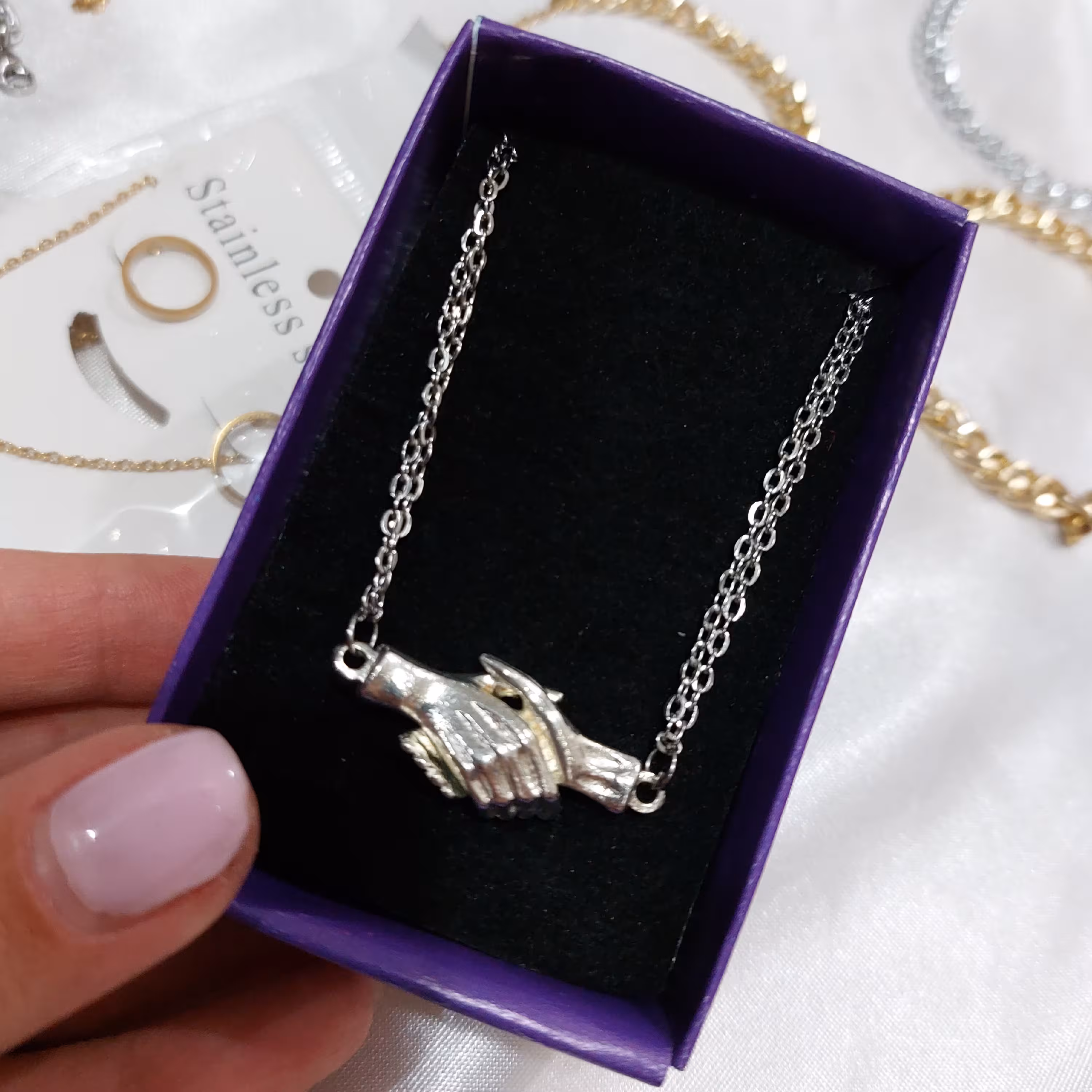 ست گردنبند عاشقانه اهن ربایی یا مگنتی مدل دست رنگ ثابت گردنبند مگنتی دست گردنبند دست گردنبند ست گردنبند ست کاپل ست زوج