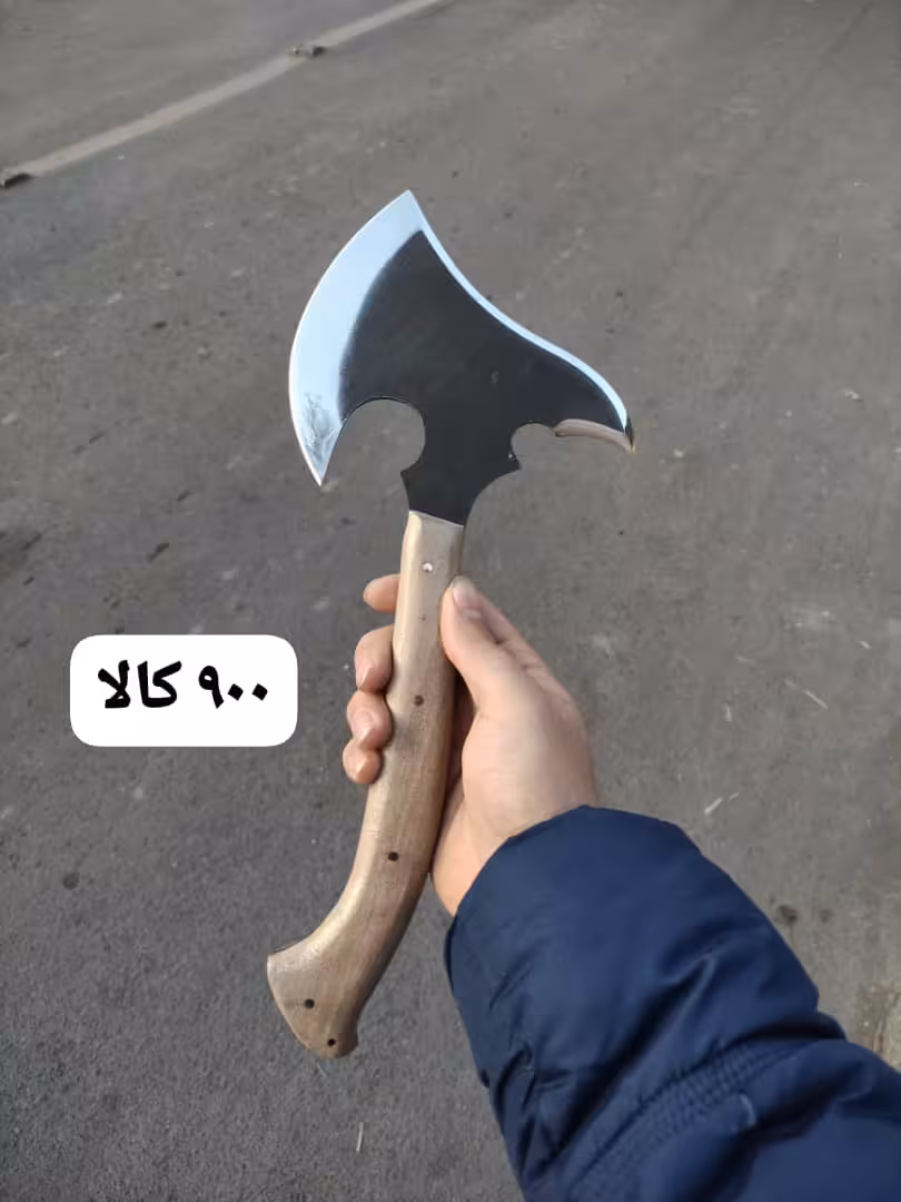 تبر سلطانی دسته یک تیکه از تیغه از جنس فولادی بسیار قوی و محکم