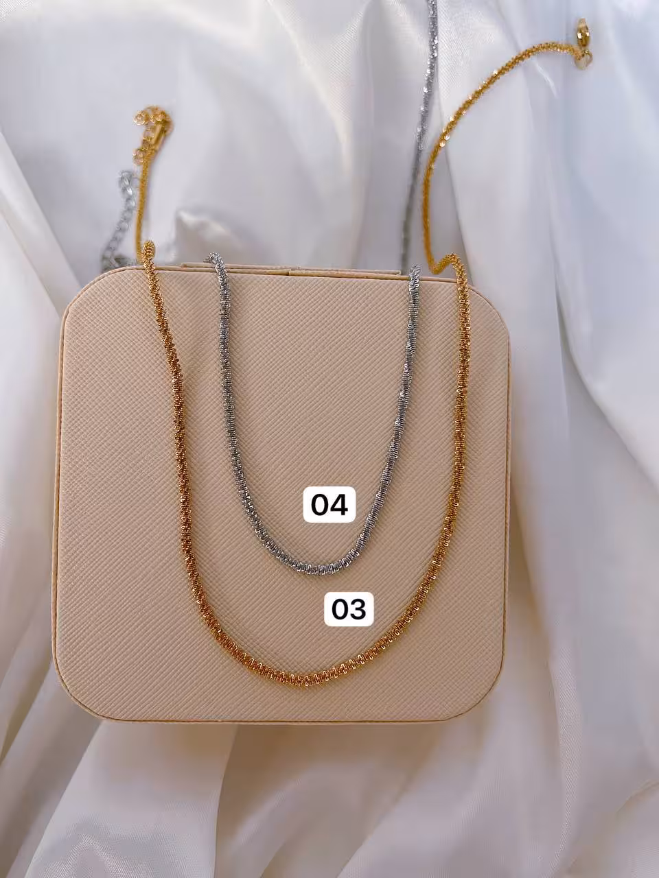 کالکشن خاویاری731 کالکشن خاویاری/هر کد قیمت مجزایی دارد/به صورت جدا قابل سفارش هست/استیل و‌رنگ ثابت/ضدحساسیت/کد01و02 دستبند و کد03و04گردنبند میباشند