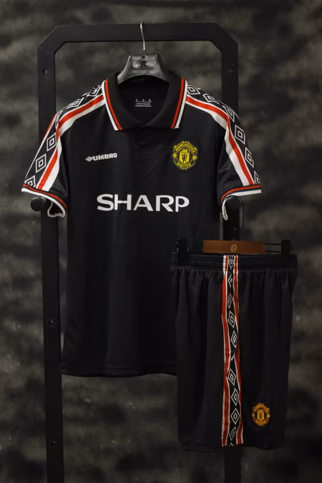 کیت کلاسیک منچستریونایتد 1998 مشکی تایلندی درجه1