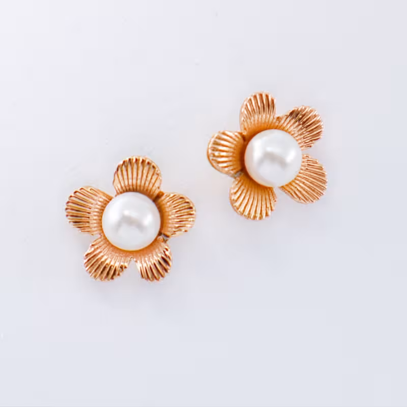 گوشواره میخی