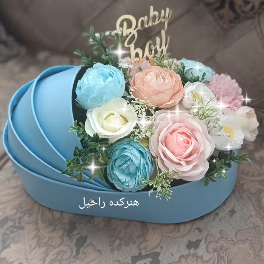 باکس گل طرح گهواره نوزاد همراه با گل های وارداتی زیبا و با کیفیت(ارسال رایگان)
