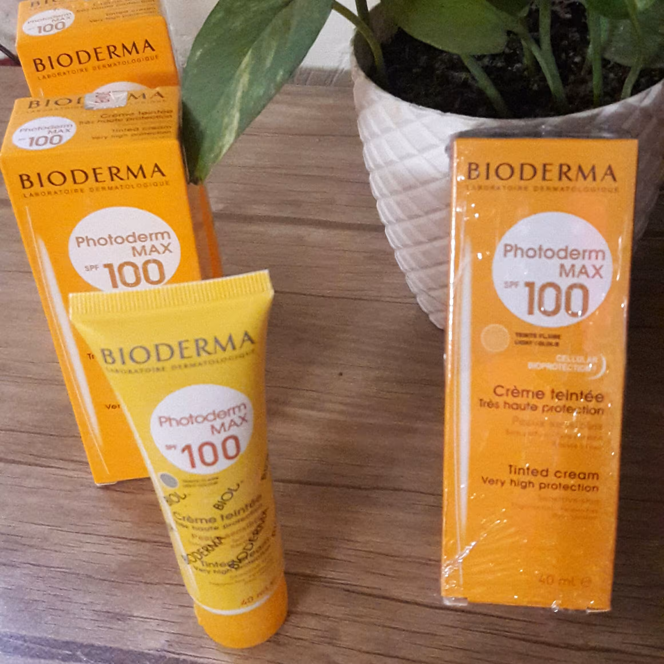 کرم ضد افتاب رنگی بیودرما