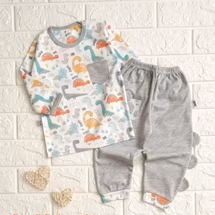 بلوز شلوار دینو کوچولو، نوزادی  .جنس تریکو عالی با یه دوخت تمیز  و عالی. مناسب کوچولوهای 6 ماهه تا  2 ساله  