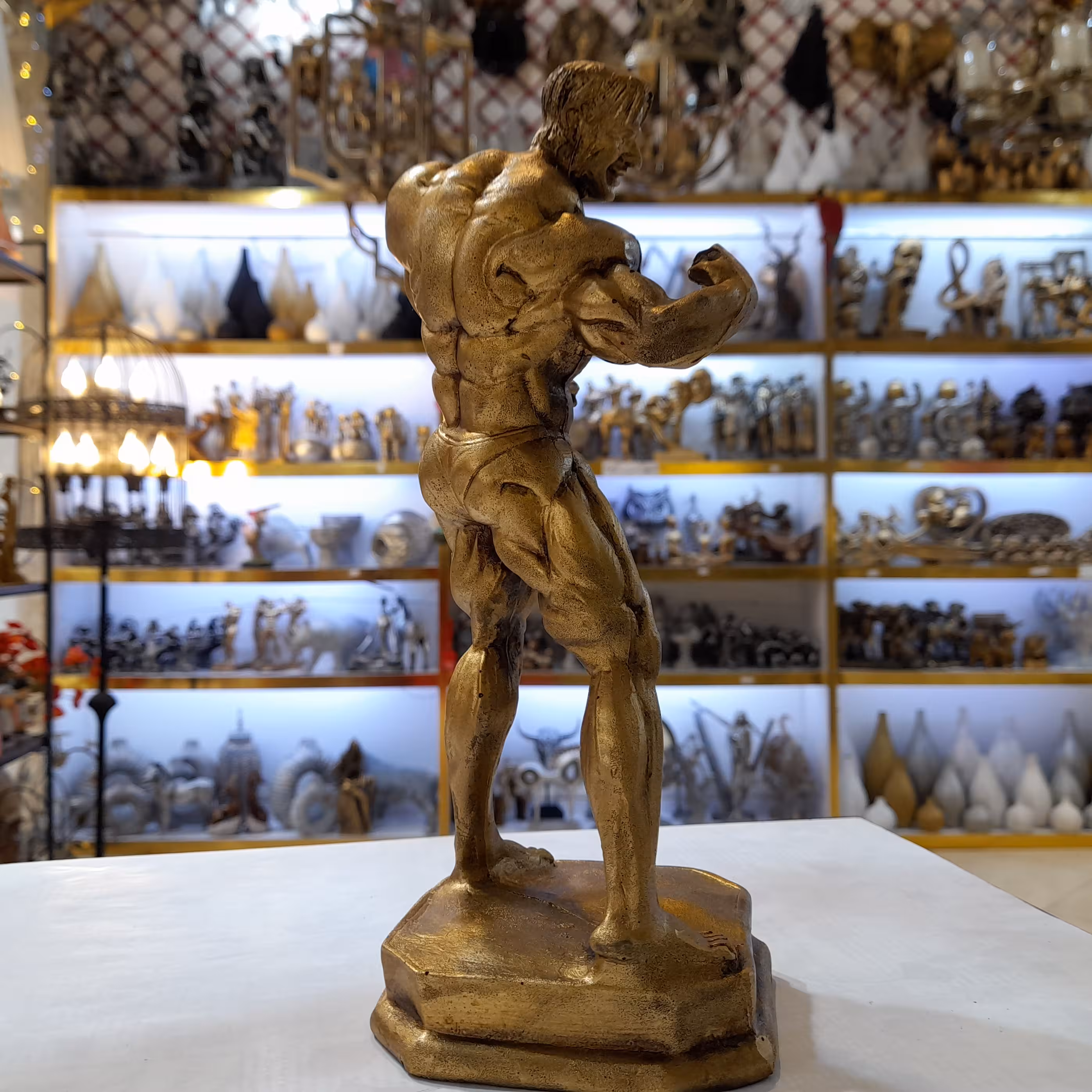 مجسمه طرح بدنساز کد 021 ، مجسمه ورزشکار پلی استری ، مجسمه طرح بدنسازی