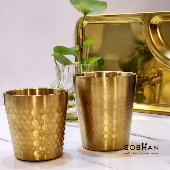 لیوان طلایی در دو سایز