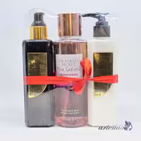 پک سه عددی محصولات مراقبت بدن ویکتوریا سیکرت شامل شامپو، بادی اسپلش و لوسیون مدل Pure Seduction Sunkissed، اورجینال
