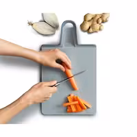 تخته برش Joseph Joseph مدل 60206 | طراحی مدرن و سطح ضد خش | مناسب برای برش انواع مواد غذایی | ساخته‌شده از پلاستیک مقاوم | سازگار با تیغه چاقو | قابل شست‌وشو در ماشین ظرف‌شویی | ابعاد استاندارد برای استفاده روزمره