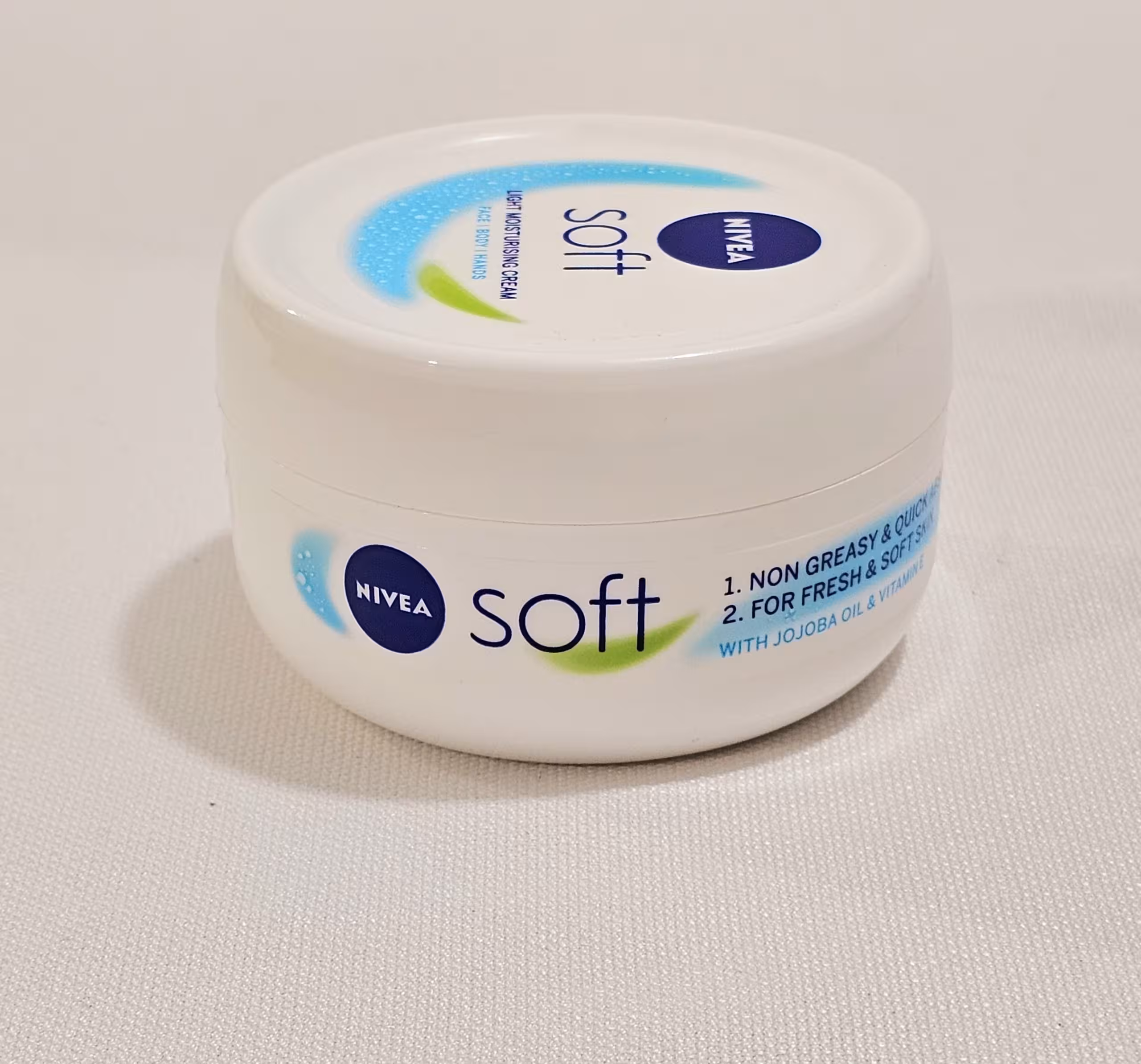 کرم مرطوب کننده نیوا مدل SOFT کاسه ای 200 میلی