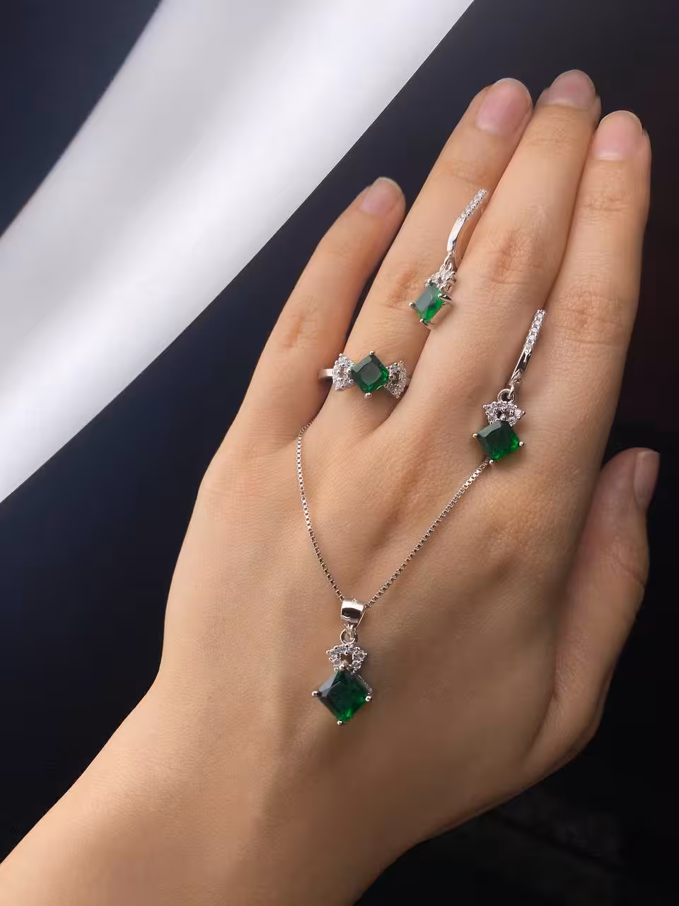 نیمست زمرد وارداتی نقره جواهری کد 00424