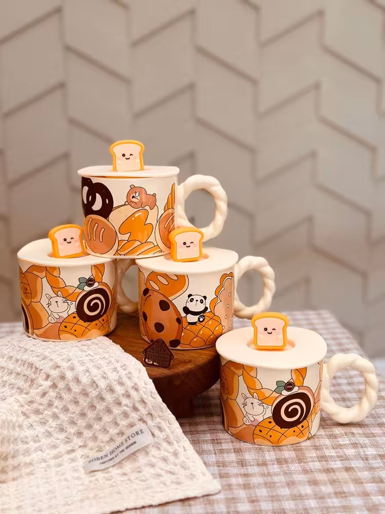 ماگ فانتزی دسته گرد درب سیلیکونی کد001587