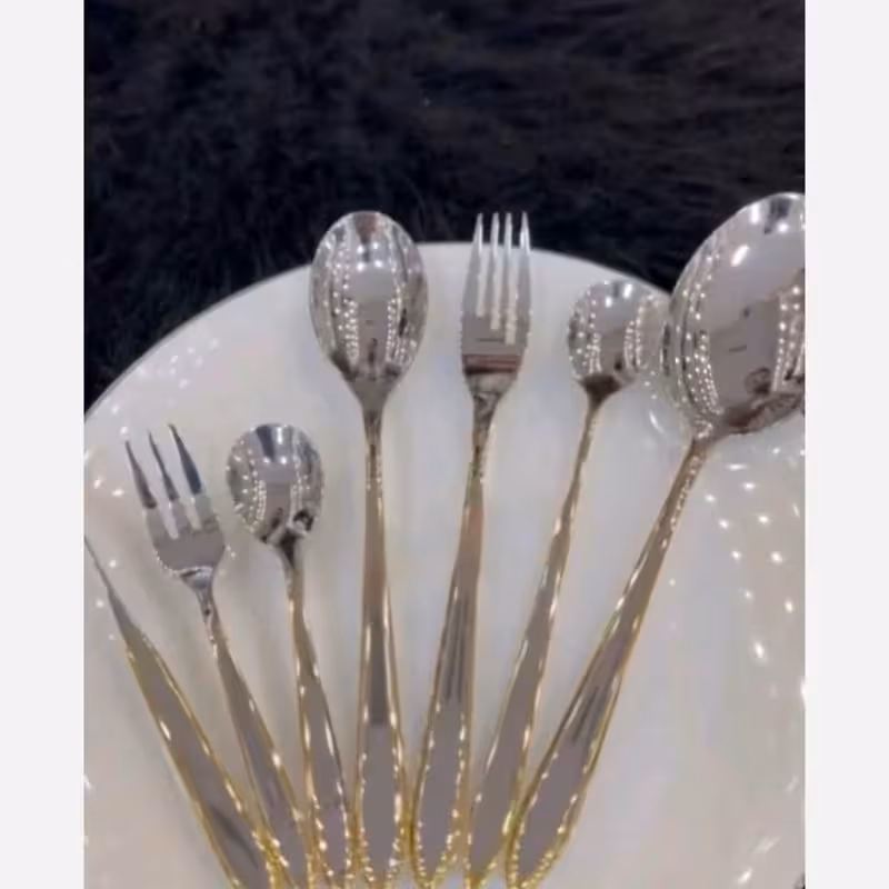 سرویس قاشق و چنگال نیمه طلایی یونیک دهانه اروپایی 24 نفره  استیل نگیر اصلی حکاکی جرمنی استیل 18/10 120 پارچه(طرح جدید)