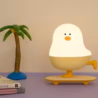 چراغ خواب فانتزی رومیزی شارژی طرح جوجه اسکیت‌سوار L63