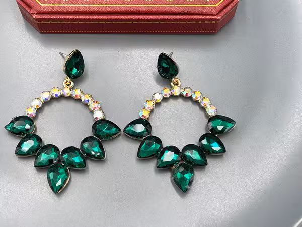گوشواره طرح اشکی سبز