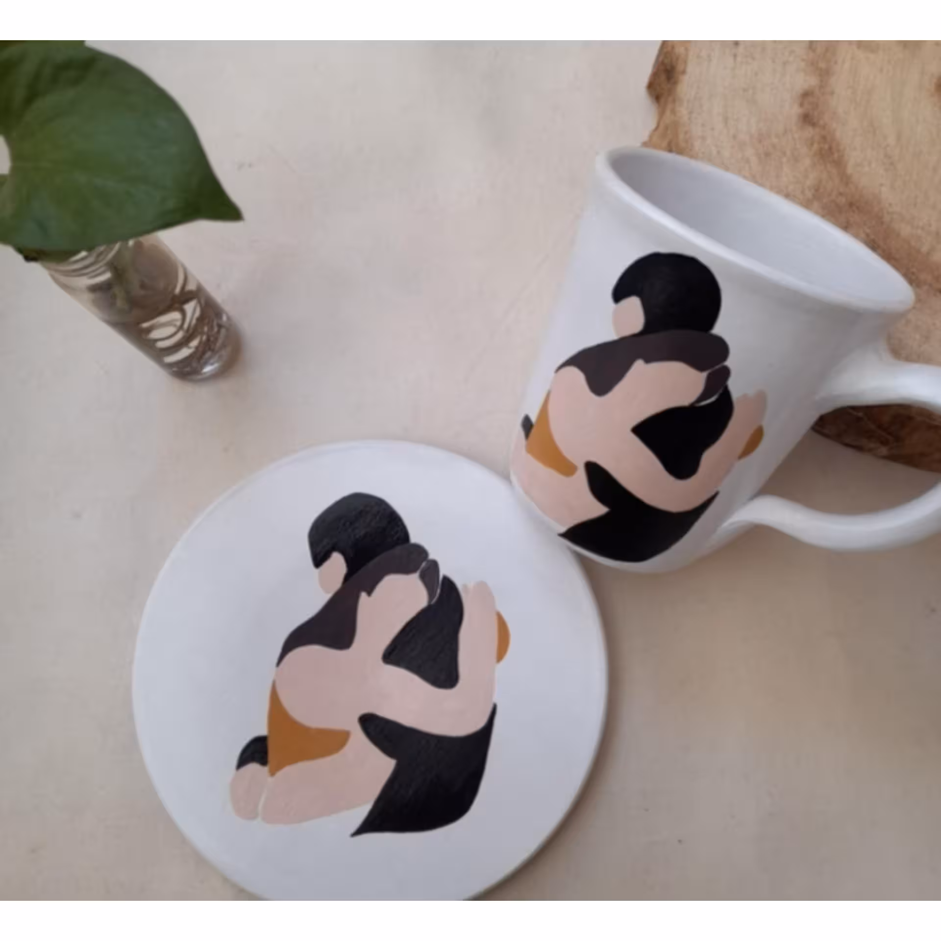 دیوارکوب و لیوان سفالی