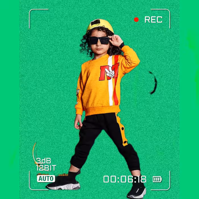 ست اسپرت دو سایز  40و35 جنس عالی طرح میکی موس رنگ سبز و نارنجی و کرم با شلوار مشکی 