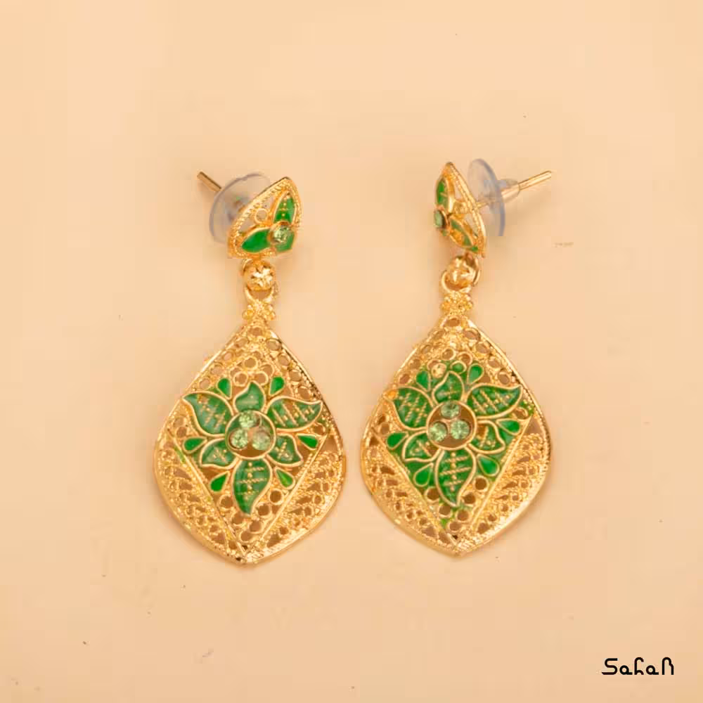 گوشواره طلایی میخی