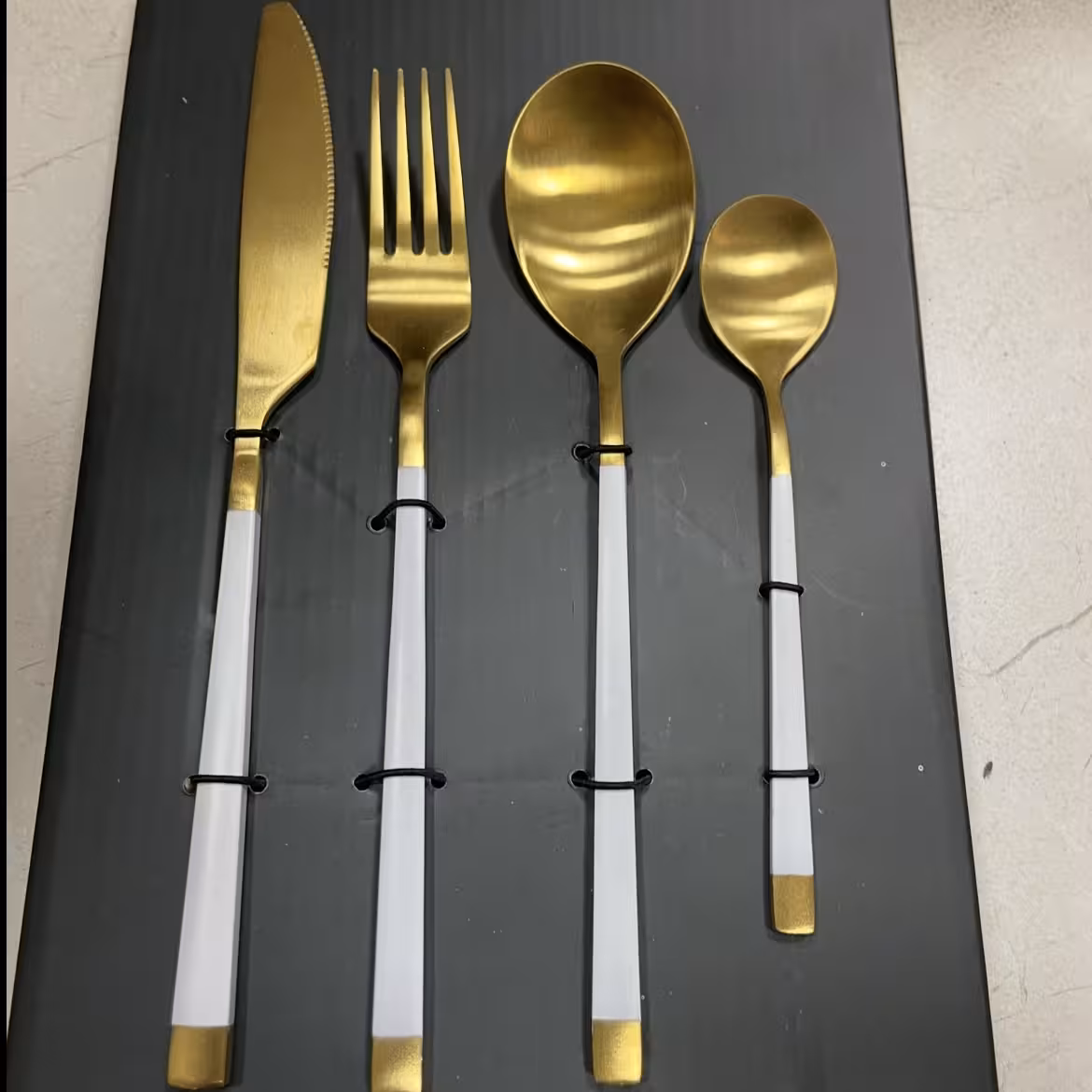 سرویس قاشق و چنگال 6 نفره 24 پارچه سفید طلایی لاکچری کد AH-4721
