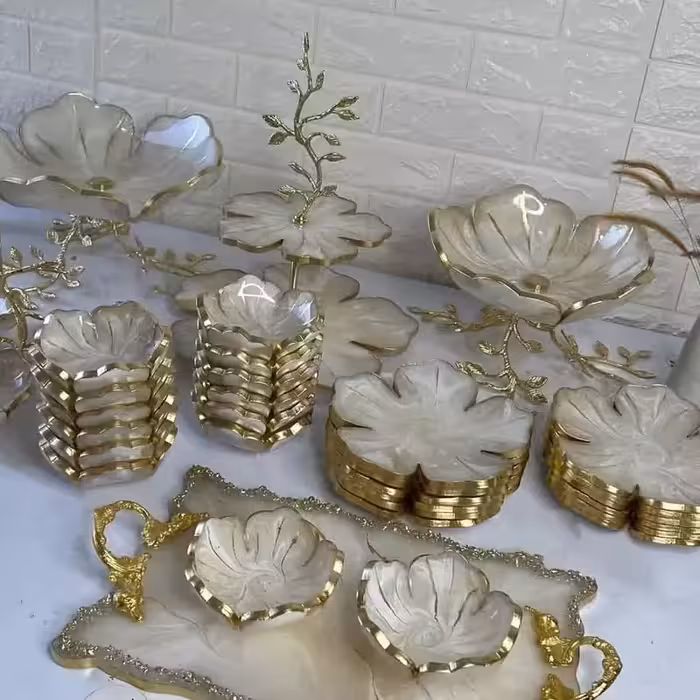 سرویس ظروف پذیرایی طرح مرمر پایه برگی برنجی سرویس 6نفره