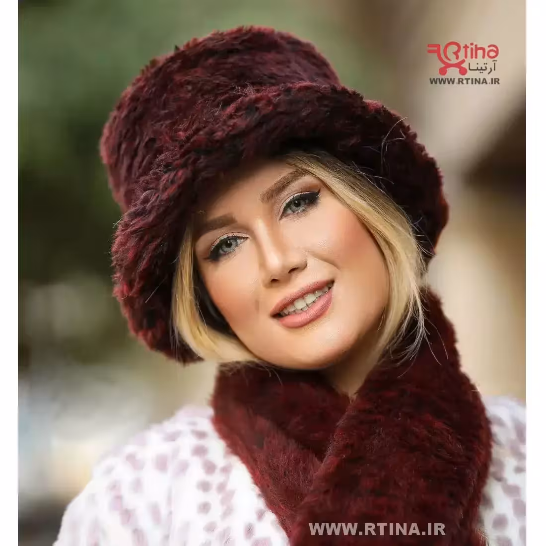 شال و کلاه زمستانه دخترانه و زنانه زرشکی مدل فرحی خزدار
