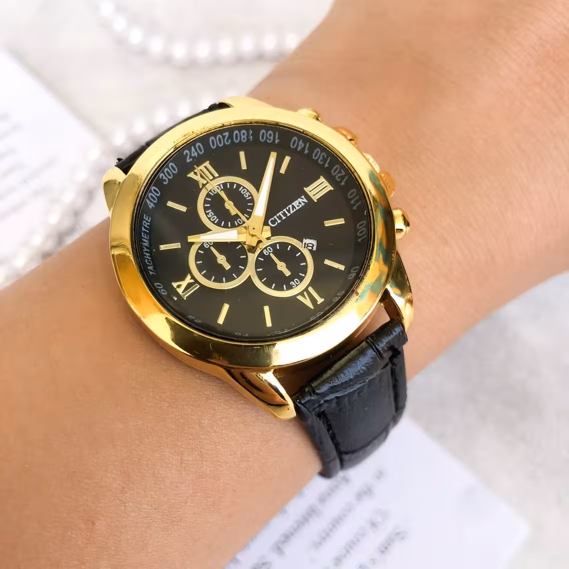  ساعت  مچی زنانه مردانه سیتیزن یا رومانسون بندچرمی مشکی قاب طلایی تقویم دار
تک موتوره
شش ماه گارانتی موتور  ارسال رایگان