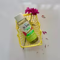 تونر روشن‌کننده پوست سنت ایوز مدل Exfoliating حاوی AHA و عصاره گل رز حجم 197.5 میلی لیتر