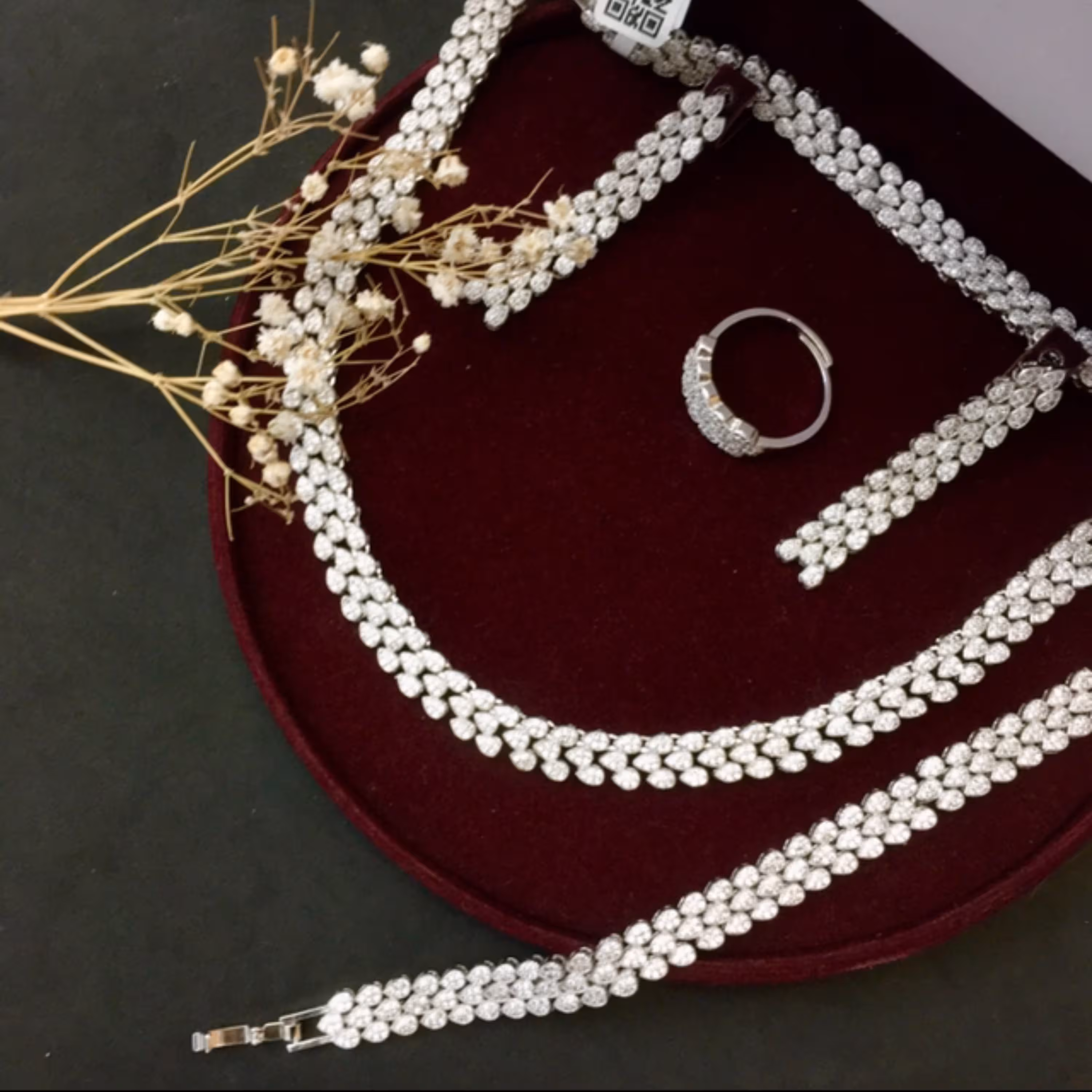 نیم ست سرویس  فلاور طرح طلا مدل جواهری عروس جنس استیل رنگ ثابت  کد 4