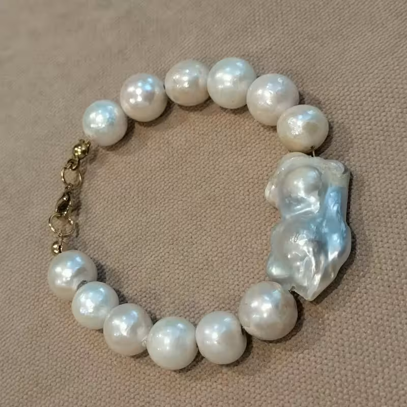 دستبند مروارید پرورشی سایز 9 همراه با مروارید پرورشی باروک mv8