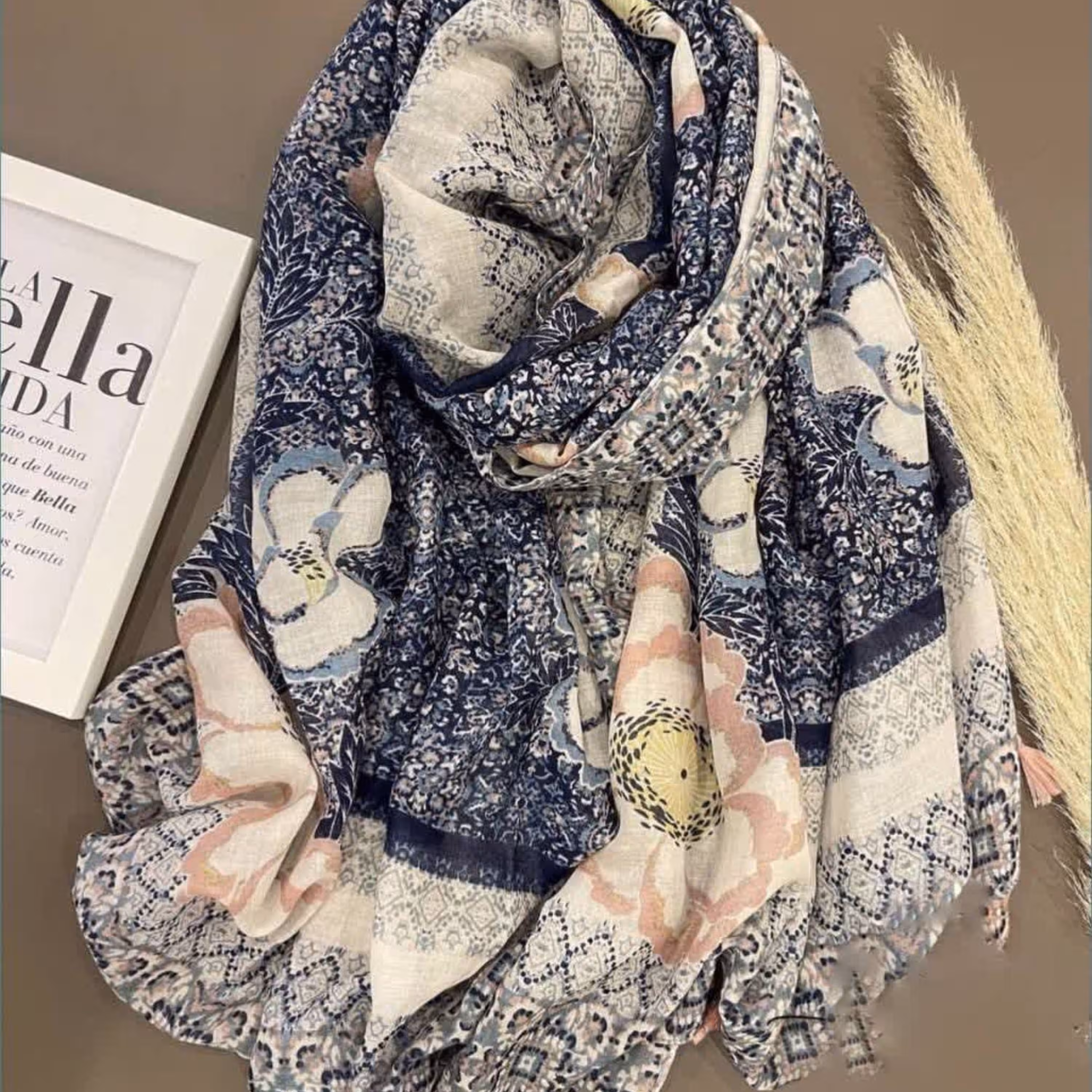 یک شال شیک و فوق العاده جذاب مناسب هدیه روز مادر و روز زن