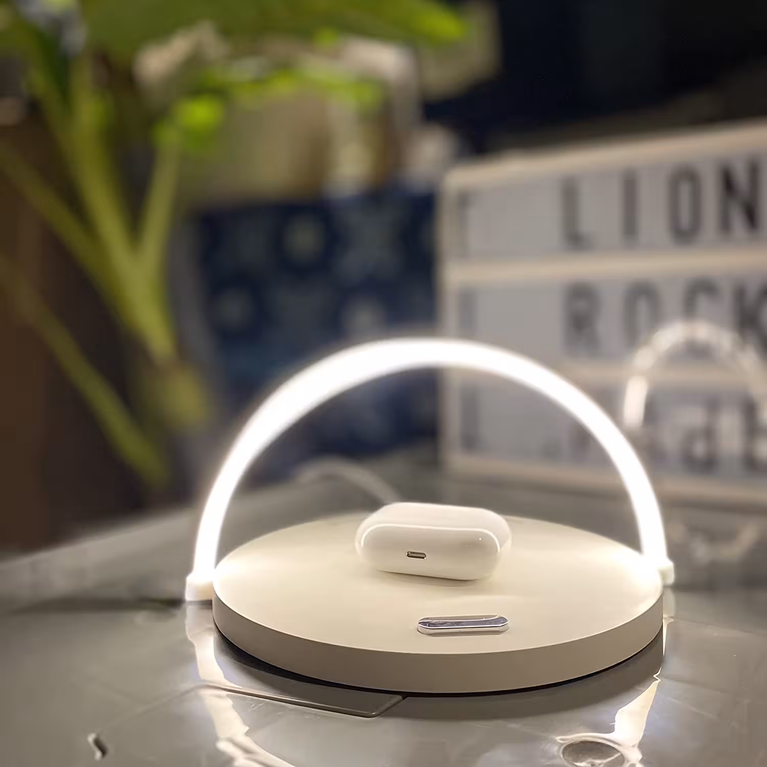 چراغ رومیزی چند منظوره بی‌سیم Qivation TiO2 Multifunctional Desk Lamp