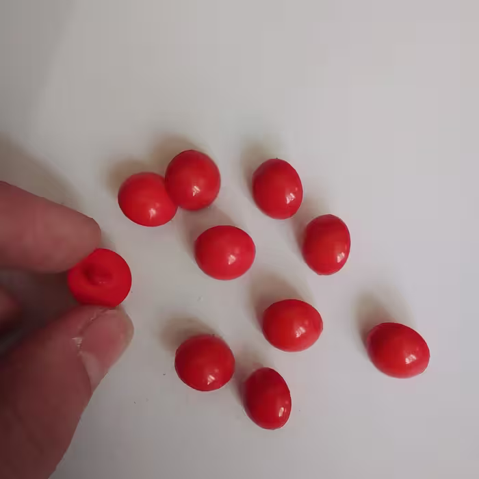دکمه گرد برجسته رنگ قرمز جنس درجه یک بسته 30 تایی 