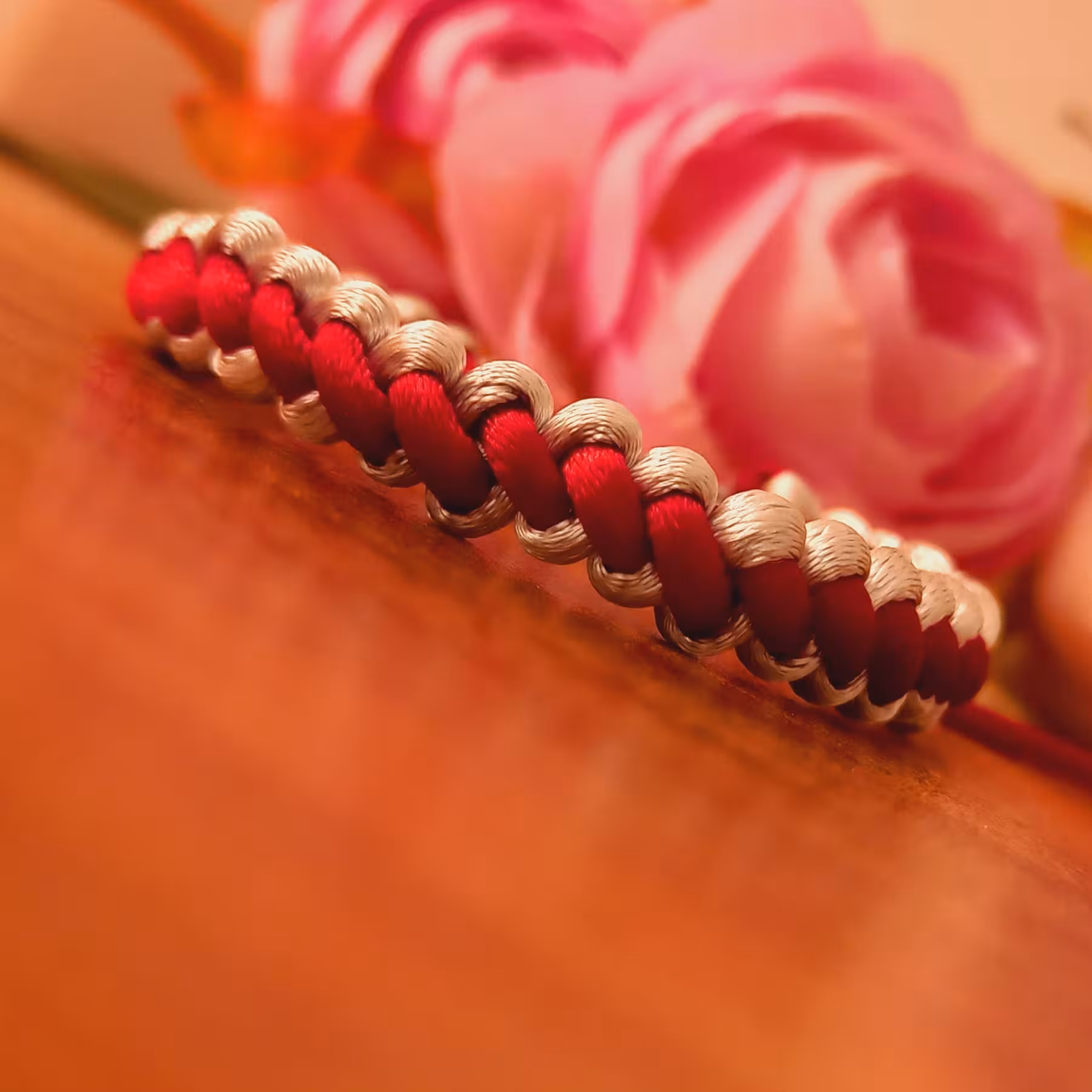 دستبند بافت اسپرت دو رنگ 