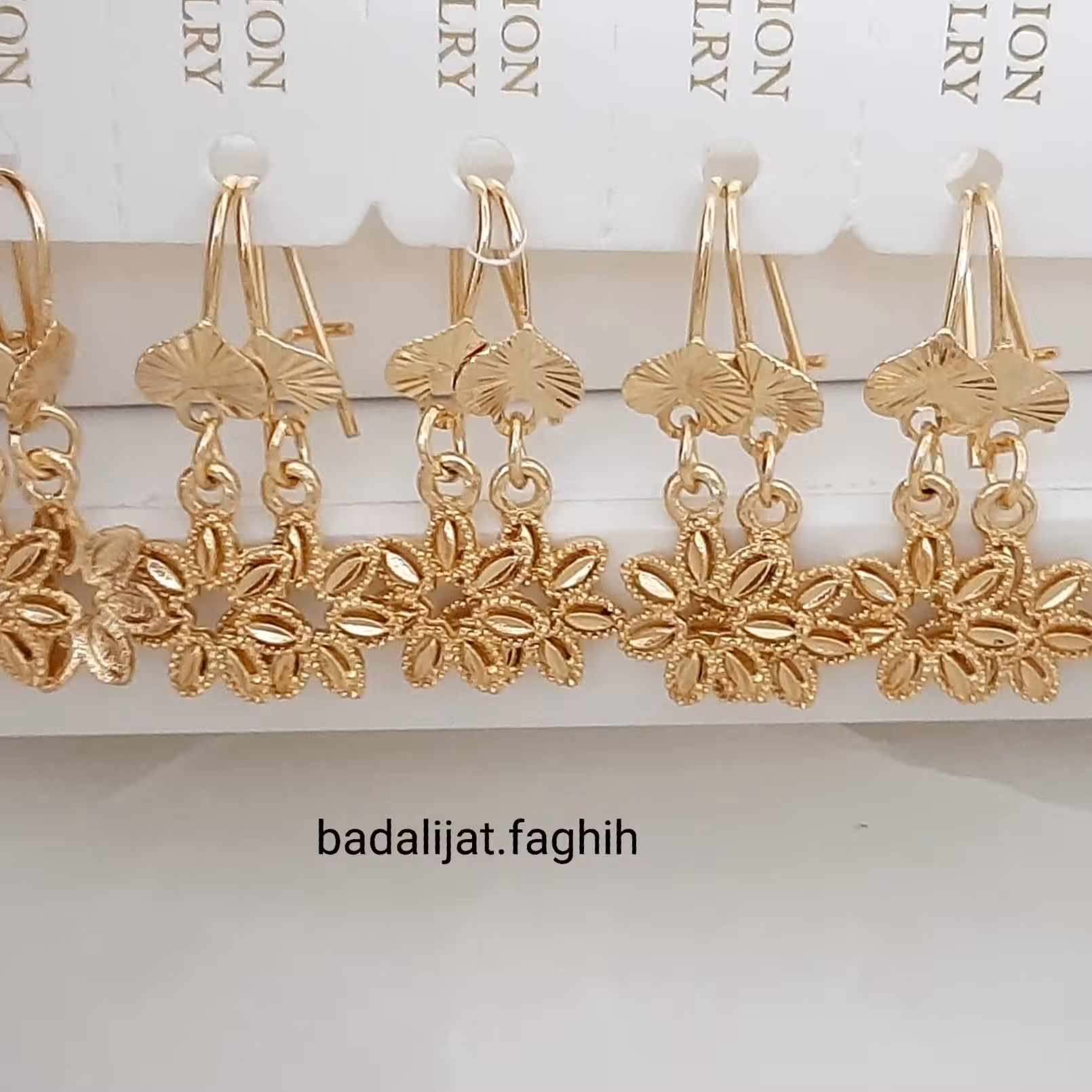 گوشواره دخترونه طرح طلا جنس وارداتی بسیار با کیفیت و رنگ ثابت با آبکاری طلا و ضد حساسیت 