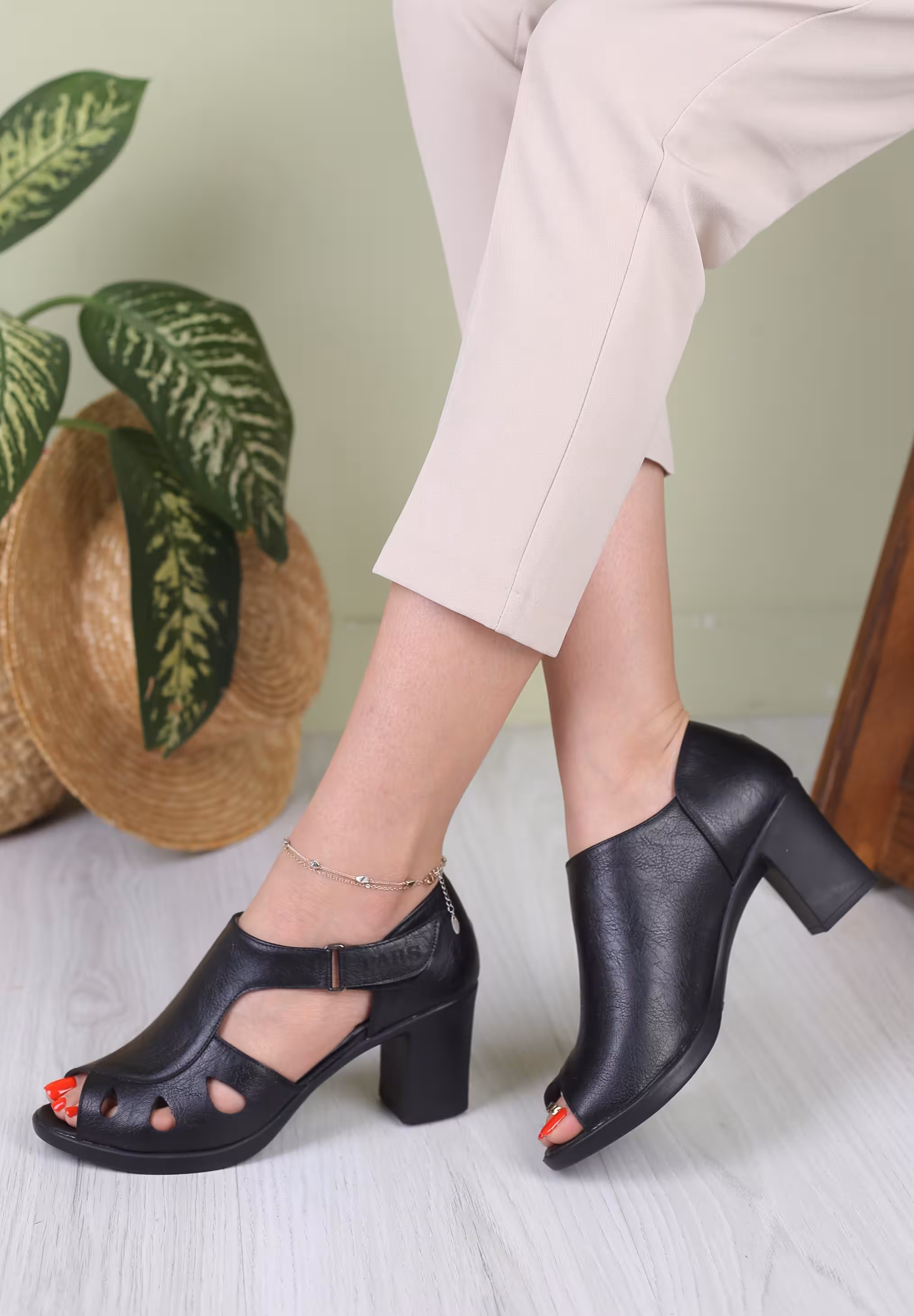 کفش زنانه پرسنلی پاشنه دار اشکی